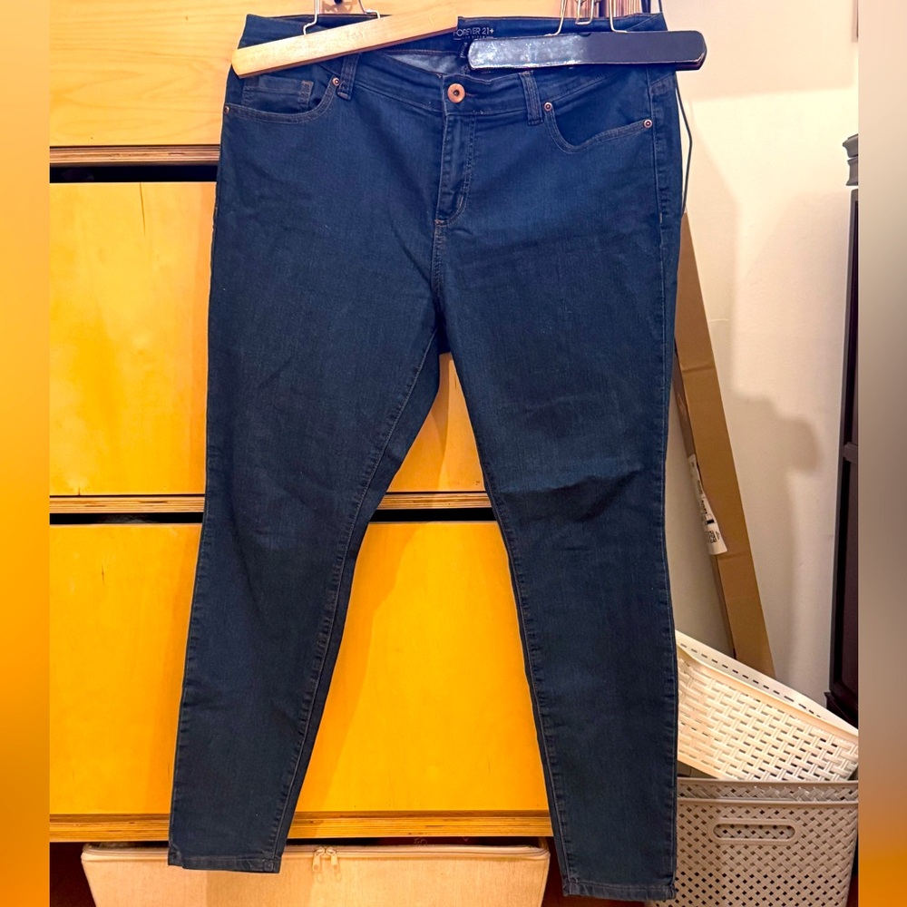 Classic blue skinny jeans (real pockets!)